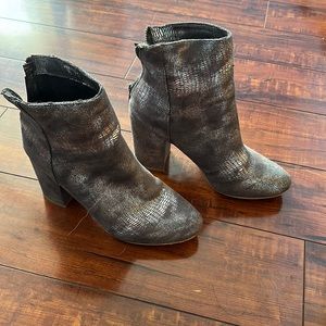 NanaMacs Booties